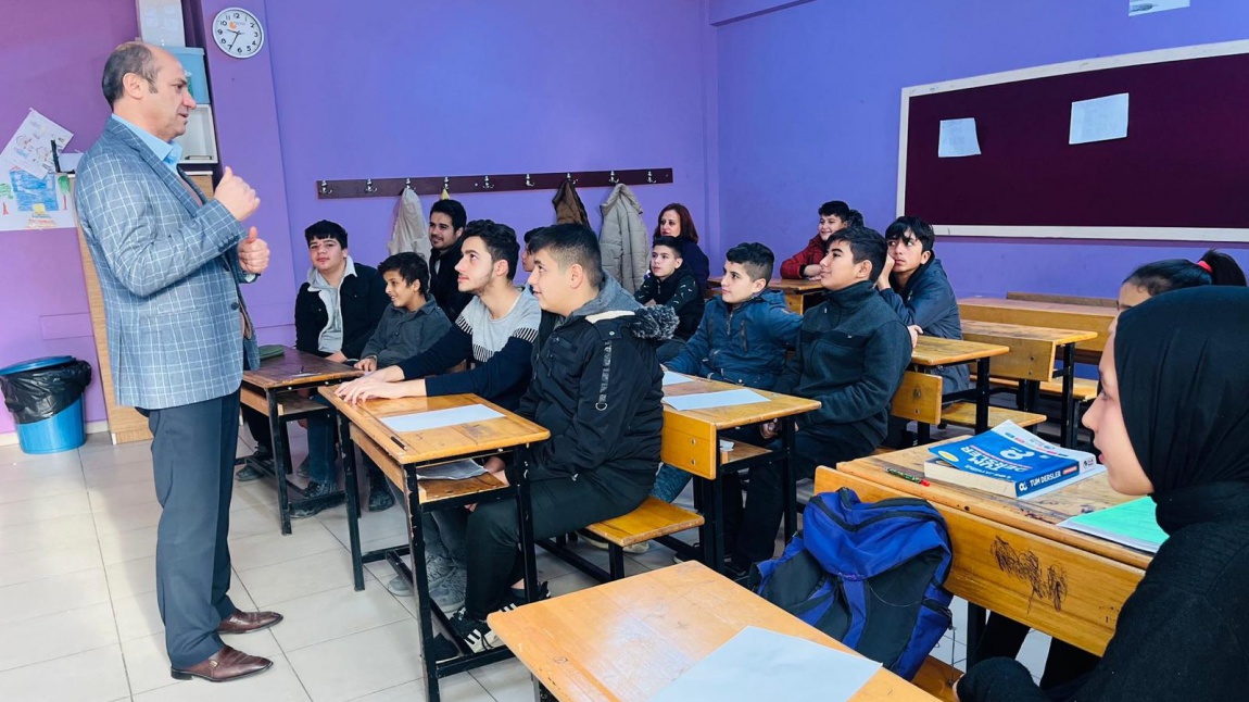 Sayın İlçe Milli Eğitim Müdürümüz Mehmet Metin'in okulumuzu ziyareti